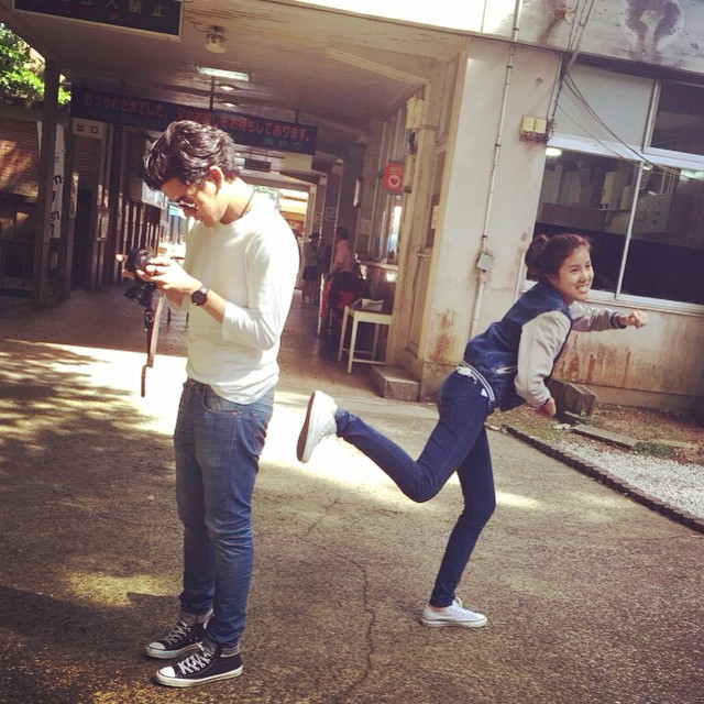 ฌอห์น เอสเธอร์ กับโมเม้นท์กุ๊กกิ๊ก ถ่ายแบบที่ญี่ปุ่น ขนาดเบื้องหลังยังหวานขนาดนี้ ฌอห์น เอสเธอร์ กับโมเม้นท์กุ๊กกิ๊ก ถ่ายแบบที่ญี่ปุ่น ขนาดเบื้องหลังยังหวานขนาดนี้