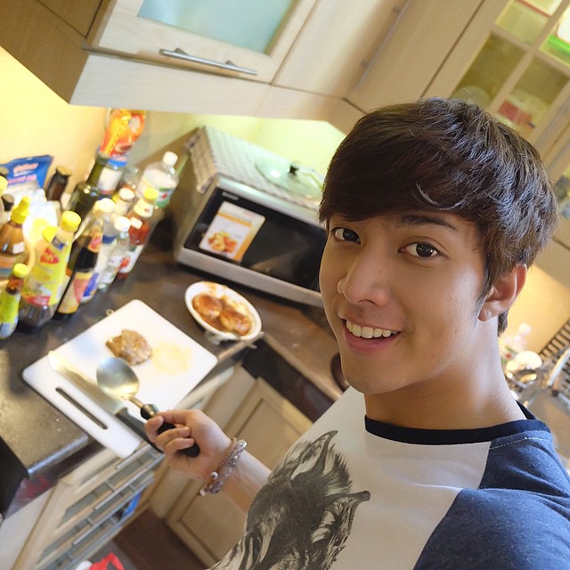 กั้ง เดอะสตาร์ ยอมรับคุยกับ เอสเธอร์ สุปรีย์ลีลา ปัดทำตัวเป็นคู่แข่ง ฌอห์ณ กั้ง เดอะสตาร์ ยอมรับคุยกับ เอสเธอร์ สุปรีย์ลีลา ปัดทำตัวเป็นคู่แข่ง ฌอห์ณ