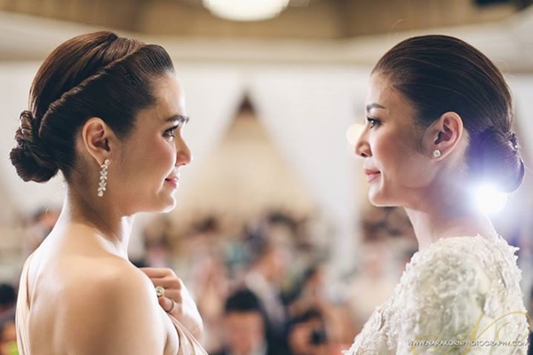 งานหมั้น เอมมี่ มรกต ไฮโซเจมส์ จิรายุทธ งานหมั้น เอมมี่ มรกต ไฮโซเจมส์ จิรายุทธ