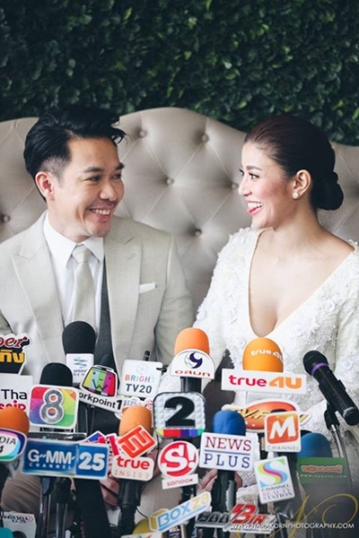 งานหมั้น เอมมี่ มรกต ไฮโซเจมส์ จิรายุทธ งานหมั้น เอมมี่ มรกต ไฮโซเจมส์ จิรายุทธ