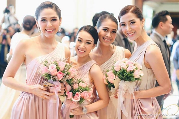 งานหมั้น เอมมี่ มรกต ไฮโซเจมส์ จิรายุทธ งานหมั้น เอมมี่ มรกต ไฮโซเจมส์ จิรายุทธ