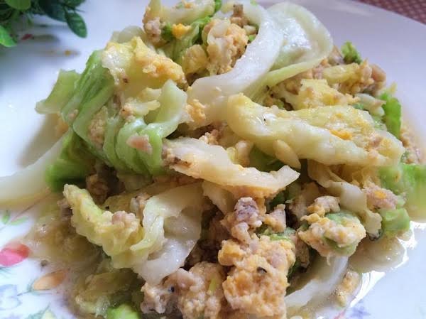 วิธีทำกะหล่ำปลีผัดไข่ วิธีทำกะหล่ำปลีผัดไข่