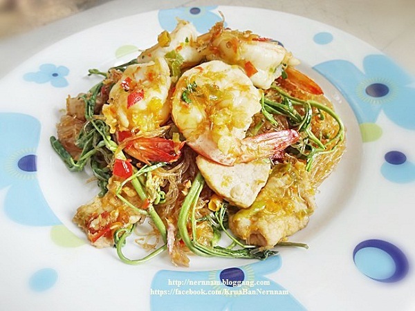 วุ้นเส้นผัดผักกระเฉด วุ้นเส้นผัดผักกระเฉด