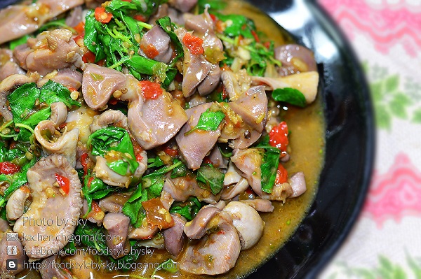ผัดกะเพราเครื่องในไก่ ผัดกะเพราเครื่องในไก่