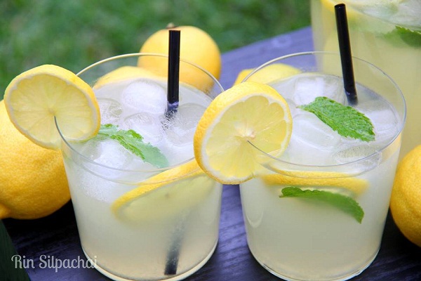 Lemonade วิธีทำน้ำมะนาวหวานหอม เครื่องดื่มคลายร้อนได้สุขภาพ Lemonade วิธีทำน้ำมะนาวหวานหอม เครื่องดื่มคลายร้อนได้สุขภาพ