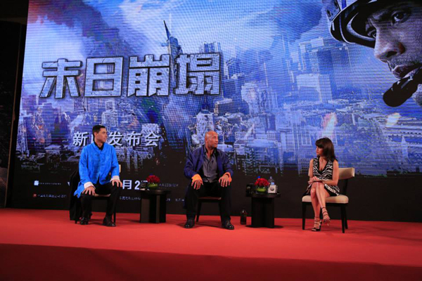 เดอะร็อค ควง คาร์ล่า กูจิโน ตะลุยจีน โปรโมท San Andreas เดอะร็อค ควง คาร์ล่า กูจิโน ตะลุยจีน โปรโมท San Andreas