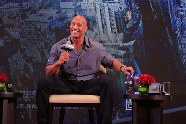 เดอะร็อค ควง คาร์ล่า กูจิโน ตะลุยจีน โปรโมท San Andreas เดอะร็อค ควง คาร์ล่า กูจิโน ตะลุยจีน โปรโมท San Andreas