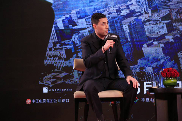 เดอะร็อค ควง คาร์ล่า กูจิโน ตะลุยจีน โปรโมท San Andreas เดอะร็อค ควง คาร์ล่า กูจิโน ตะลุยจีน โปรโมท San Andreas
