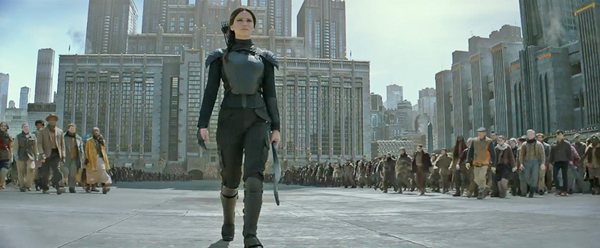 เอฟฟี่ย์ อวดชุดสุดเก๋ในภาพล่าสุด Mockingjay Part 2 เอฟฟี่ย์ อวดชุดสุดเก๋ในภาพล่าสุด Mockingjay Part 2