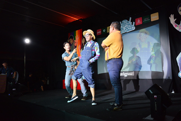 นิว-แจ๊ส นำทีม มนต์เลิฟสิบหมื่น เปิดวิกหนังกลางแปลงสุดฮา