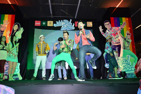 นิว-แจ๊ส นำทีม มนต์เลิฟสิบหมื่น เปิดวิกหนังกลางแปลงสุดฮา