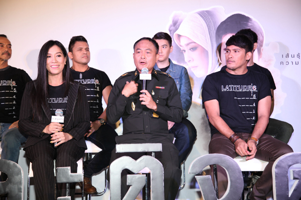 ปีเตอร์ คอร์ป - โบว์ลิ่ง นำทีมนักแสดง แถลงข่าวเปิดตัว ละติจูดที่ 6 ปีเตอร์ คอร์ป - โบว์ลิ่ง นำทีมนักแสดง แถลงข่าวเปิดตัว ละติจูดที่ 6