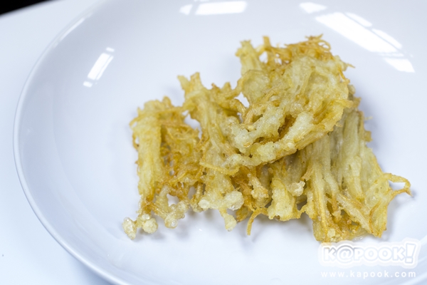 เห็ดเข็มทองทอดเจ เห็ดเข็มทองทอดเจ