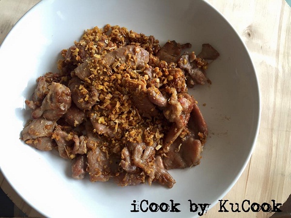 หมูกระเทียม อาหารง่าย ๆ แค่ได้กลิ่นก็หลงเลย หมูกระเทียม อาหารง่าย ๆ แค่ได้กลิ่นก็หลงเลย