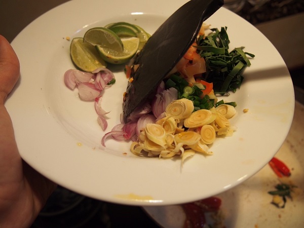 มาม่าไข่ข้นราดซอสต้มยำกุ้ง มาม่าไข่ข้นราดซอสต้มยำกุ้ง