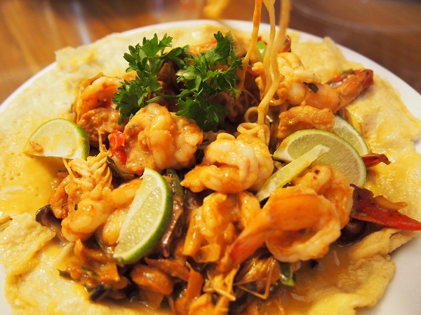 มาม่าไข่ข้นราดซอสต้มยำกุ้ง มาม่าไข่ข้นราดซอสต้มยำกุ้ง
