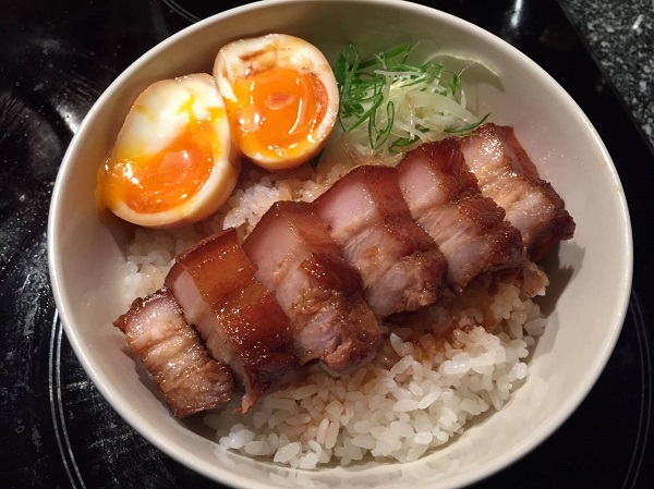 ข้าวหน้าหมูชาชู ข้าวหน้าหมูชาชู