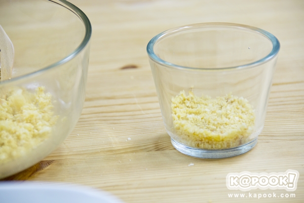 สตรอว์เบอร์รีชีสเค้ก ขนมแสนหวานสำหรับวัยใส สตรอว์เบอร์รีชีสเค้ก ขนมแสนหวานสำหรับวัยใส