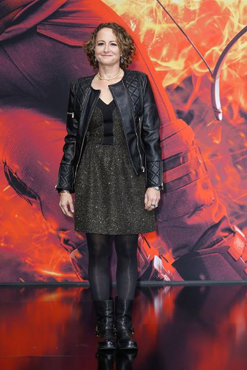 กว่าครึ่งหมื่น แฟน ๆ Mockingjay Part 2 แห่ต้อนรับ ดารานักแสดงในงานเปิดตัวภาพยนตร์ กว่าครึ่งหมื่น แฟน ๆ Mockingjay Part 2 แห่ต้อนรับ ดารานักแสดงในงานเปิดตัวภาพยนตร์