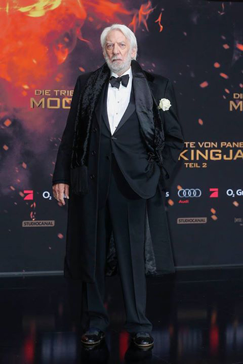 กว่าครึ่งหมื่น แฟน ๆ Mockingjay Part 2 แห่ต้อนรับ ดารานักแสดงในงานเปิดตัวภาพยนตร์ กว่าครึ่งหมื่น แฟน ๆ Mockingjay Part 2 แห่ต้อนรับ ดารานักแสดงในงานเปิดตัวภาพยนตร์