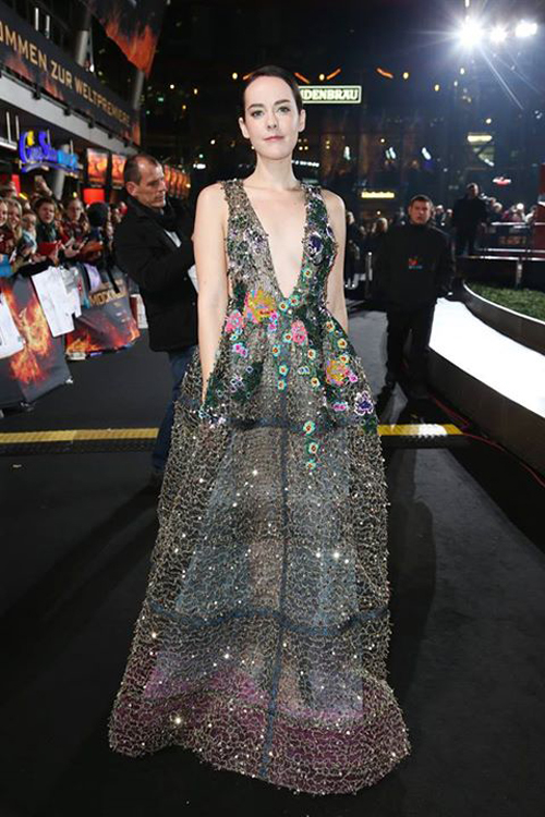 กว่าครึ่งหมื่น แฟน ๆ Mockingjay Part 2 แห่ต้อนรับ ดารานักแสดงในงานเปิดตัวภาพยนตร์ กว่าครึ่งหมื่น แฟน ๆ Mockingjay Part 2 แห่ต้อนรับ ดารานักแสดงในงานเปิดตัวภาพยนตร์