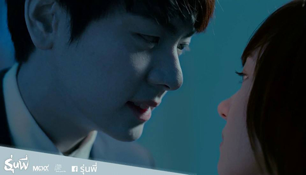 รุ่นพี่ หนังผีแนวใหม่ พลอยชมพู - บอม คู่จิ้นลงตัว รุ่นพี่ หนังผีแนวใหม่ พลอยชมพู - บอม คู่จิ้นลงตัว