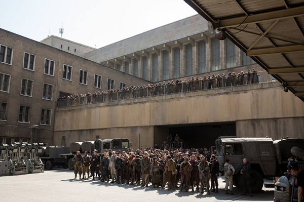 เปิดความลับ Mockingjay Part 2 จากกองถ่ายในเบอร์ลิน เปิดความลับ Mockingjay Part 2 จากกองถ่ายในเบอร์ลิน