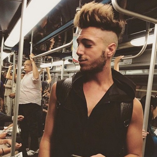 หนุ่มหล่อบนรถไฟ หนุ่มหล่อบนรถไฟ