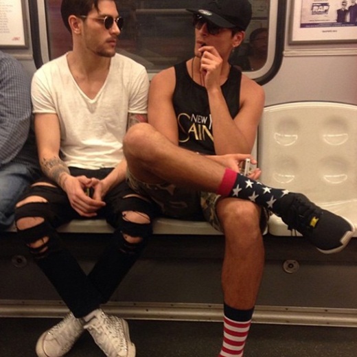 หนุ่มหล่อบนรถไฟ หนุ่มหล่อบนรถไฟ