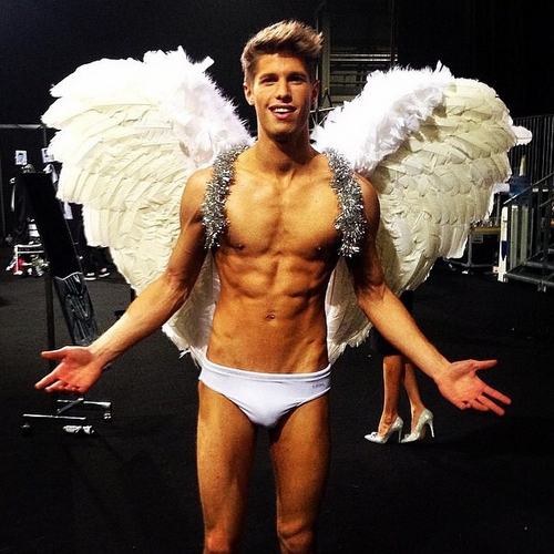 รูปล้อเลียนท่าโพสที่ผู้หญิง รูปล้อเลียนท่าโพสที่ผู้หญิง