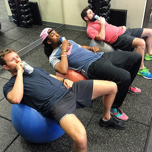 รูปล้อเลียนท่าโพสที่ผู้หญิง รูปล้อเลียนท่าโพสที่ผู้หญิง