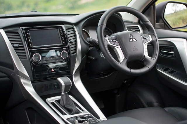 mitsubishi pajero 2015 mitsubishi pajero 2015