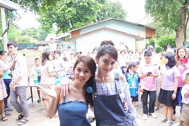 ดาราแท็กทีมทำบุญบริจาคทุนการศึกษา