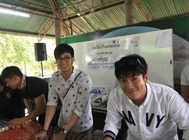 ดาราแท็กทีมทำบุญบริจาคทุนการศึกษา