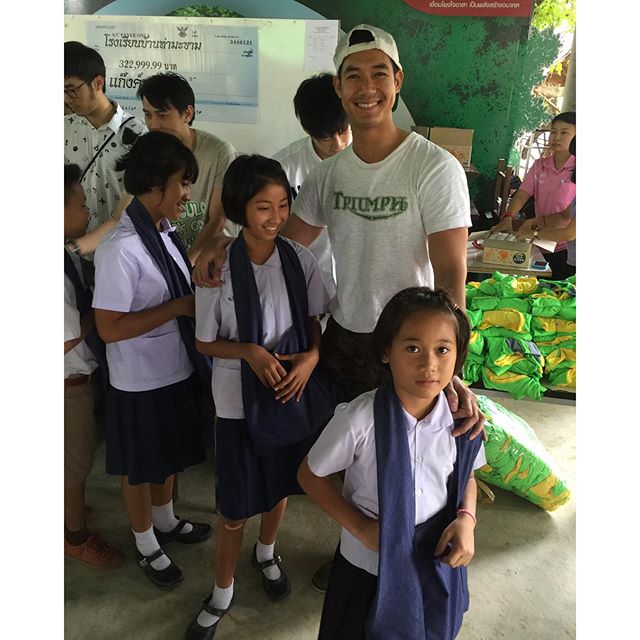 ดาราแท็กทีมทำบุญบริจาคทุนการศึกษา