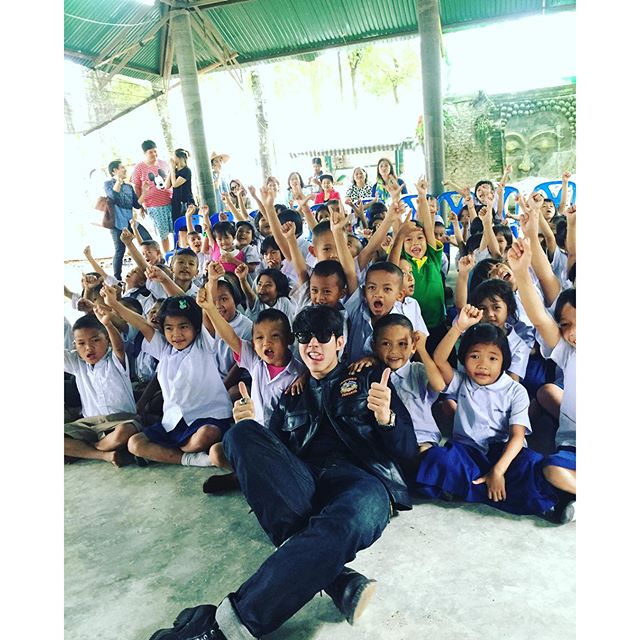 ดาราแท็กทีมทำบุญบริจาคทุนการศึกษา