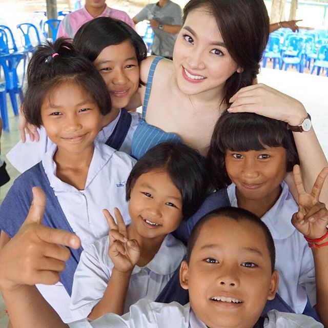 ดาราแท็กทีมทำบุญบริจาคทุนการศึกษา