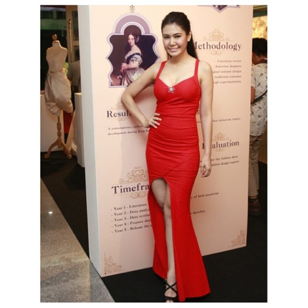 น้ำฝน ทวีพร