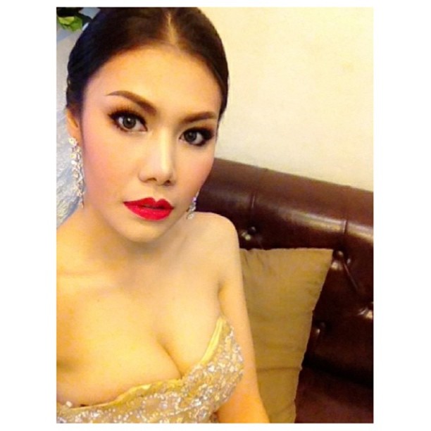 น้ำฝน ทวีพร