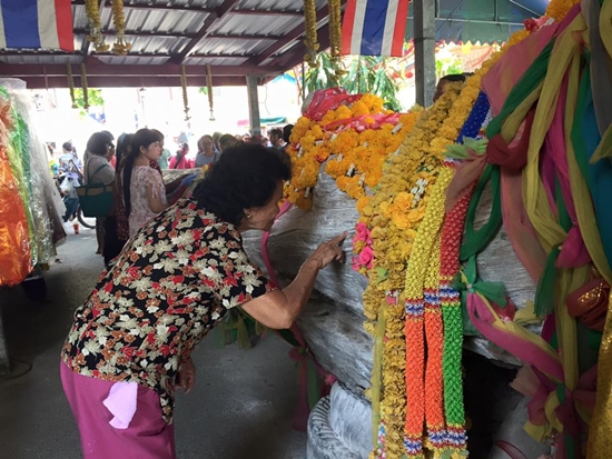 เจ้าแม่ตะเคียนทอง วัดสว่างอารมณ์ เจ้าแม่ตะเคียนทอง วัดสว่างอารมณ์