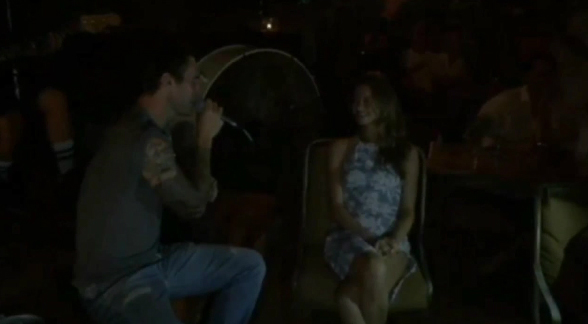 อดัม เลอวีน โชว์หวาน ร้องเพลงรักให้ภรรยา ในวันครอบรอบแต่งงาน อดัม เลอวีน โชว์หวาน ร้องเพลงรักให้ภรรยา ในวันครอบรอบแต่งงาน