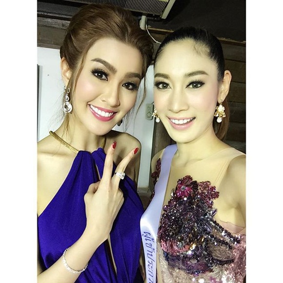 น้ำเพชร โพสต์รูปคู่ ให้กำลังใจ ไฮโซม่านฟ้า น้ำเพชร โพสต์รูปคู่ ให้กำลังใจ ไฮโซม่านฟ้า