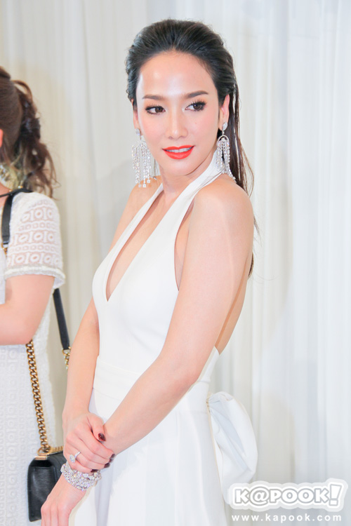 อั้ม พลอย ฐิสา ออม ประชันสวยในชุดขาว อั้ม พลอย ฐิสา ออม ประชันสวยในชุดขาว