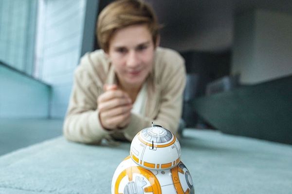 BB-8 ของเล่นสุดล้ำ หุ่นยนต์กลิ้งได้จาก Star Wars BB-8 ของเล่นสุดล้ำ หุ่นยนต์กลิ้งได้จาก Star Wars