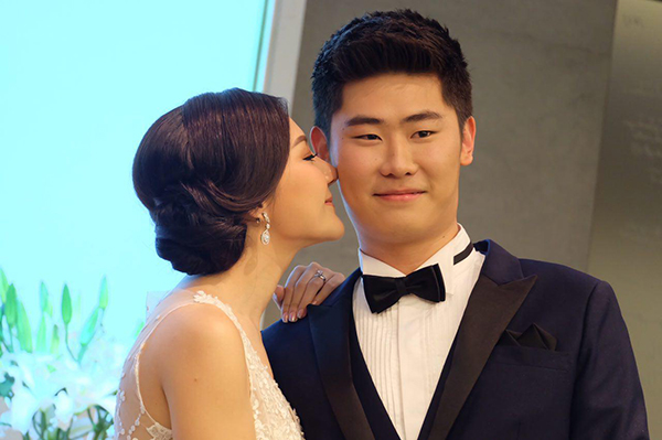 ไม่ทิ้งลายฮา ! หม่ำ จ๊กมก พา เอ็ม บุษราคัม ลูกสาวแถลงข่าวแต่งงาน ไม่ทิ้งลายฮา ! หม่ำ จ๊กมก พา เอ็ม บุษราคัม ลูกสาวแถลงข่าวแต่งงาน