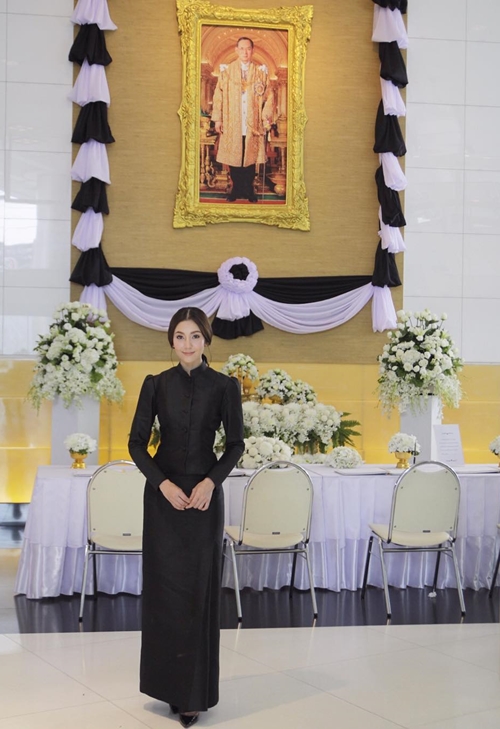 10 ดาราหญิงไทย สวมชุดไทยจิตรลดาสีดำ 10 ดาราหญิงไทย สวมชุดไทยจิตรลดาสีดำ