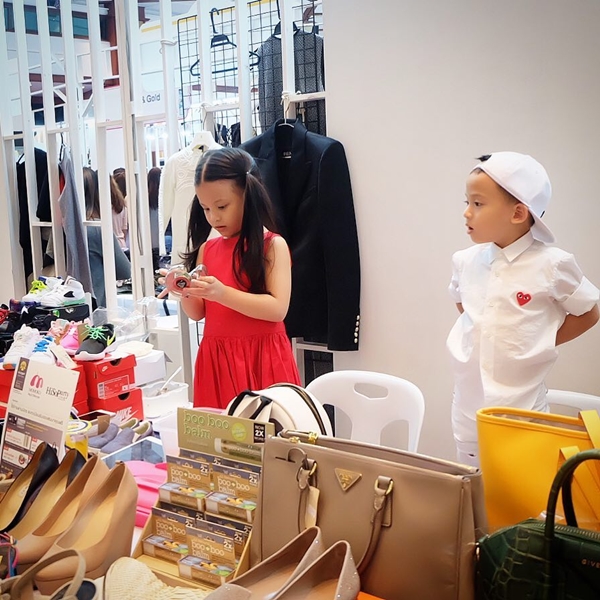 กรุเสื้อผ้า บีน่า-บรู๊คลิน-เวย์ ไทยเทเนียม กรุเสื้อผ้า บีน่า-บรู๊คลิน-เวย์ ไทยเทเนียม