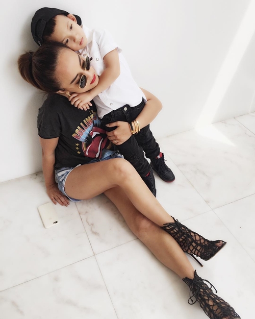 กรุเสื้อผ้า บีน่า-บรู๊คลิน-เวย์ ไทยเทเนียม กรุเสื้อผ้า บีน่า-บรู๊คลิน-เวย์ ไทยเทเนียม