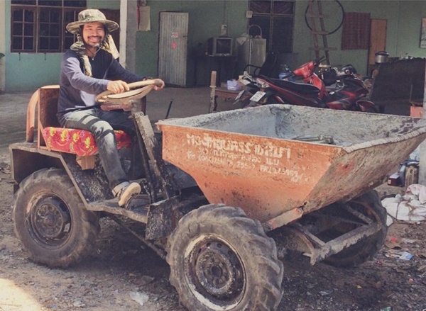 ใหม่ มือกลองวงไอน้ำ ใหม่ มือกลองวงไอน้ำ