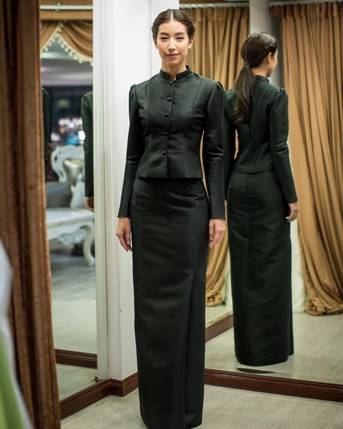 10 ดาราหญิงไทย สวมชุดไทยจิตรลดาสีดำ 10 ดาราหญิงไทย สวมชุดไทยจิตรลดาสีดำ